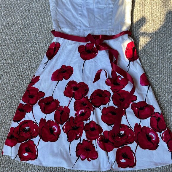 Vintage-Inspired “Mannequines” Strapless Floral Dress – Red Poppy Print - Picture 4 of 4